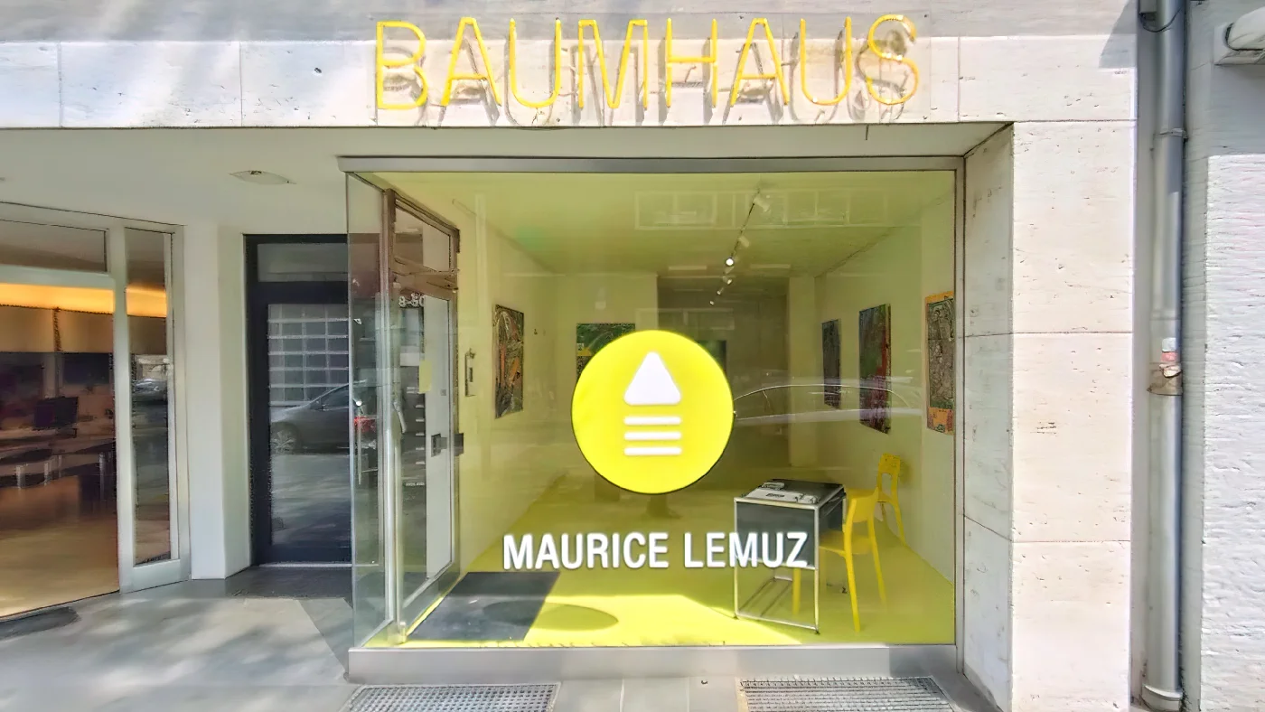 BAUMHAUS Galerie Kunstgeschäft gelbes Schild mit Künstlername moderne Kunst im Fenster. Kunstgalerie Köln Neumarkt-/Cäcilien-Viertel