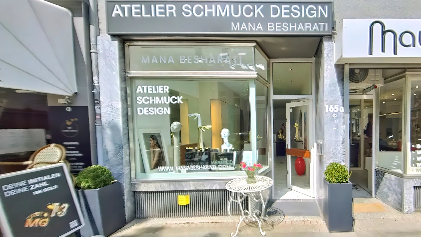 MANA BESHARATI Atelier Schmuck Design graue Fassade große Schaufenster Schmuckdesign Geschäft Halsketten Armbänder Ringe Schmuck Köln Lindenthal